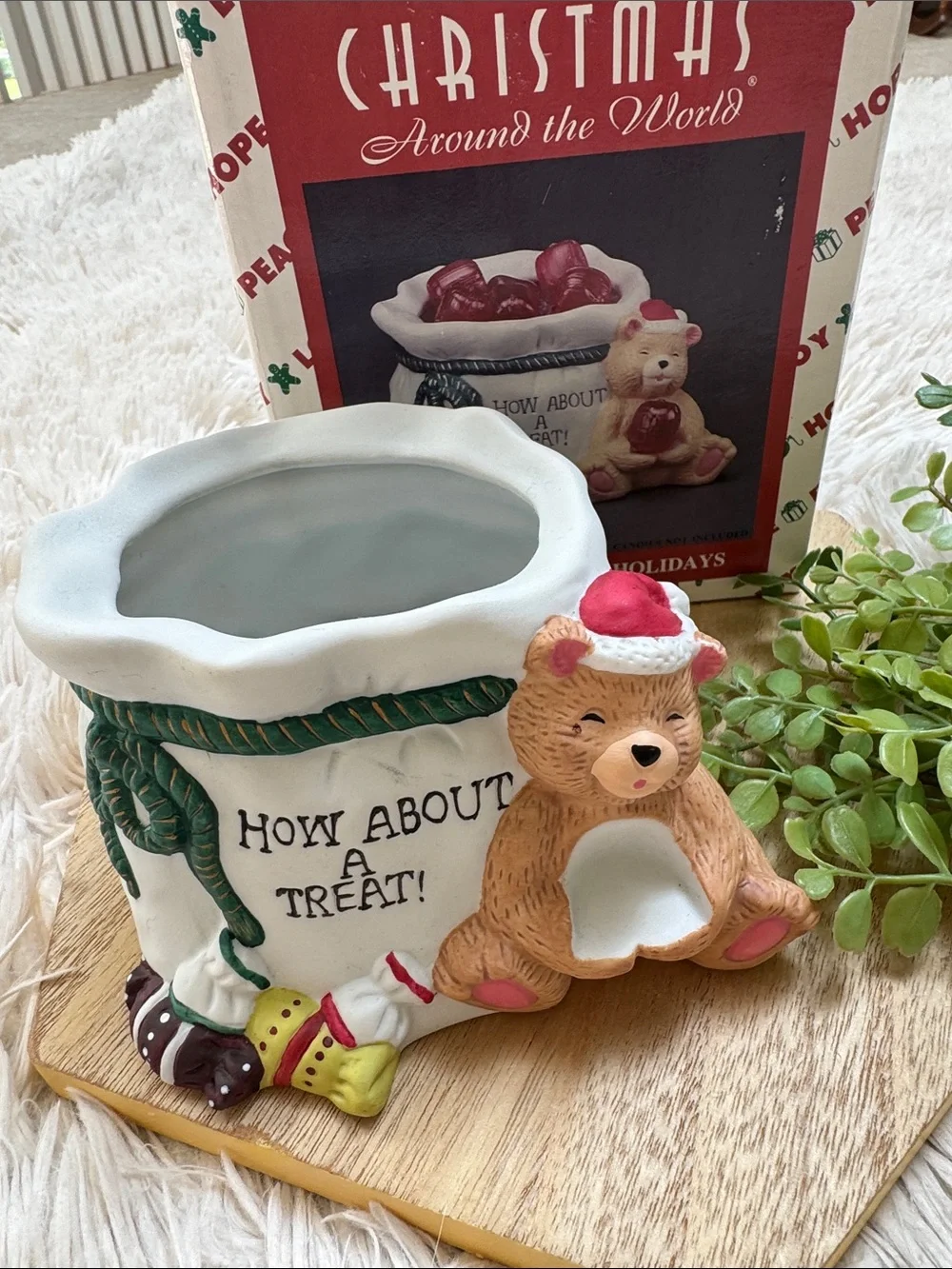 House of Lloyd Holiday Bear Figurine Candy Ceramic Dish 💗 White & Red